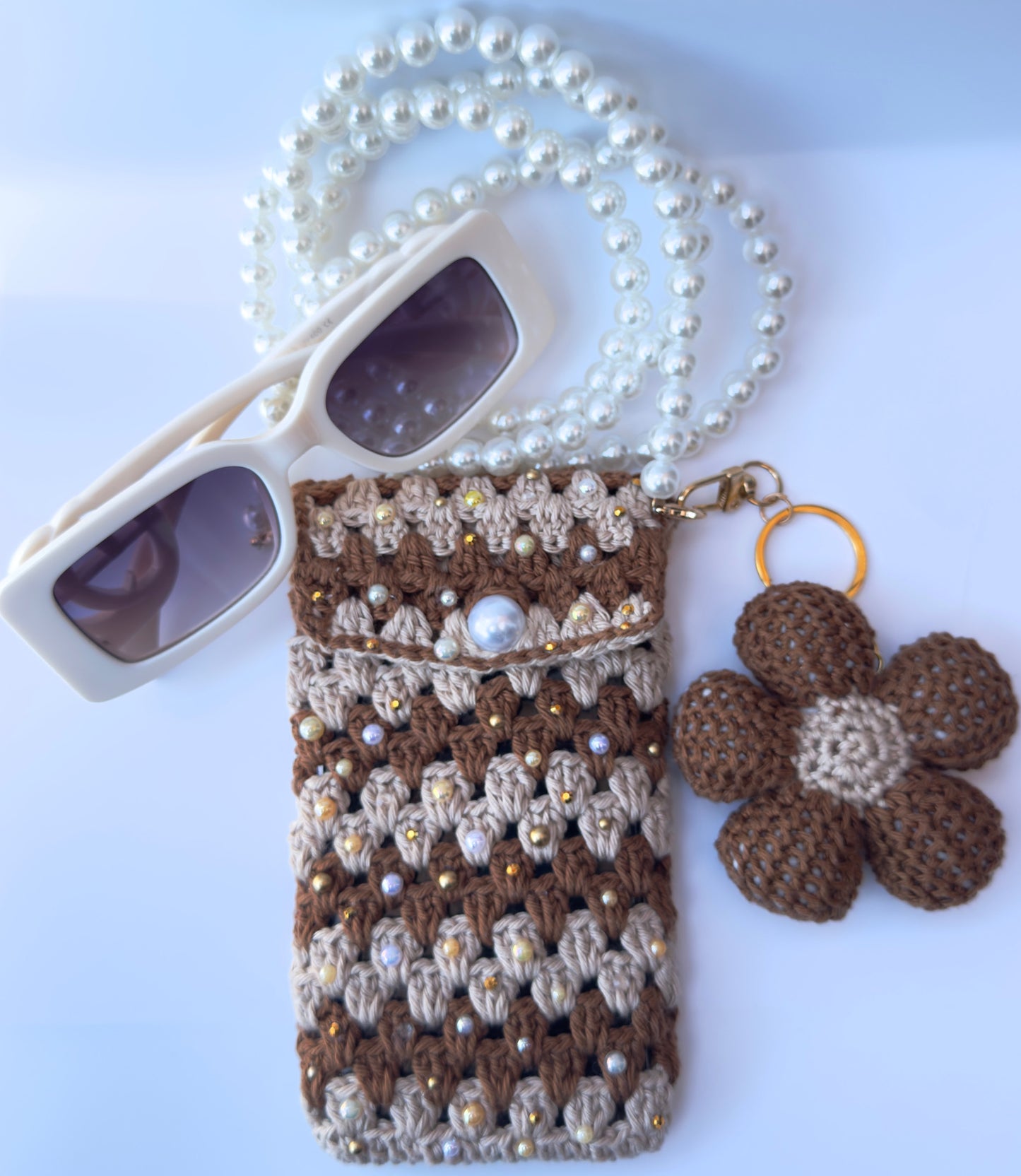 Étui Crochet Élégance Perlée – Fait Main 🤍