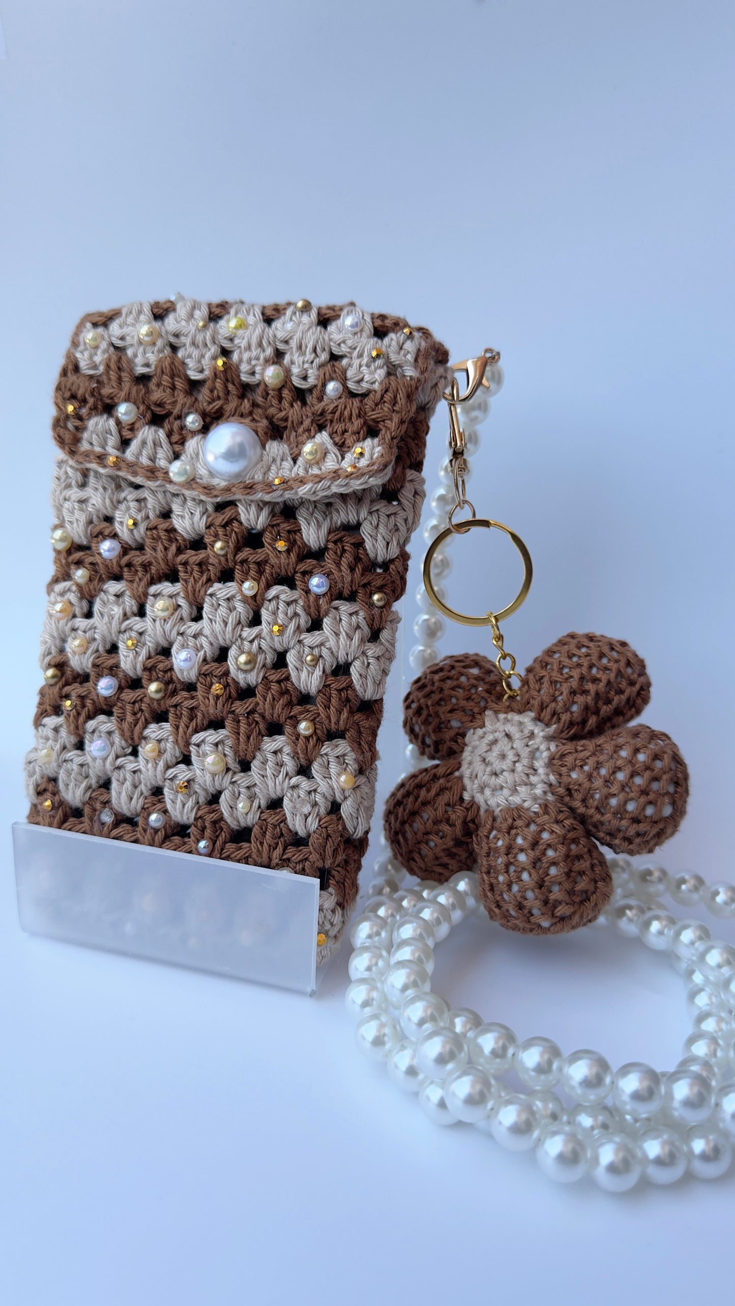 Étui Crochet Élégance Perlée – Fait Main 🤍